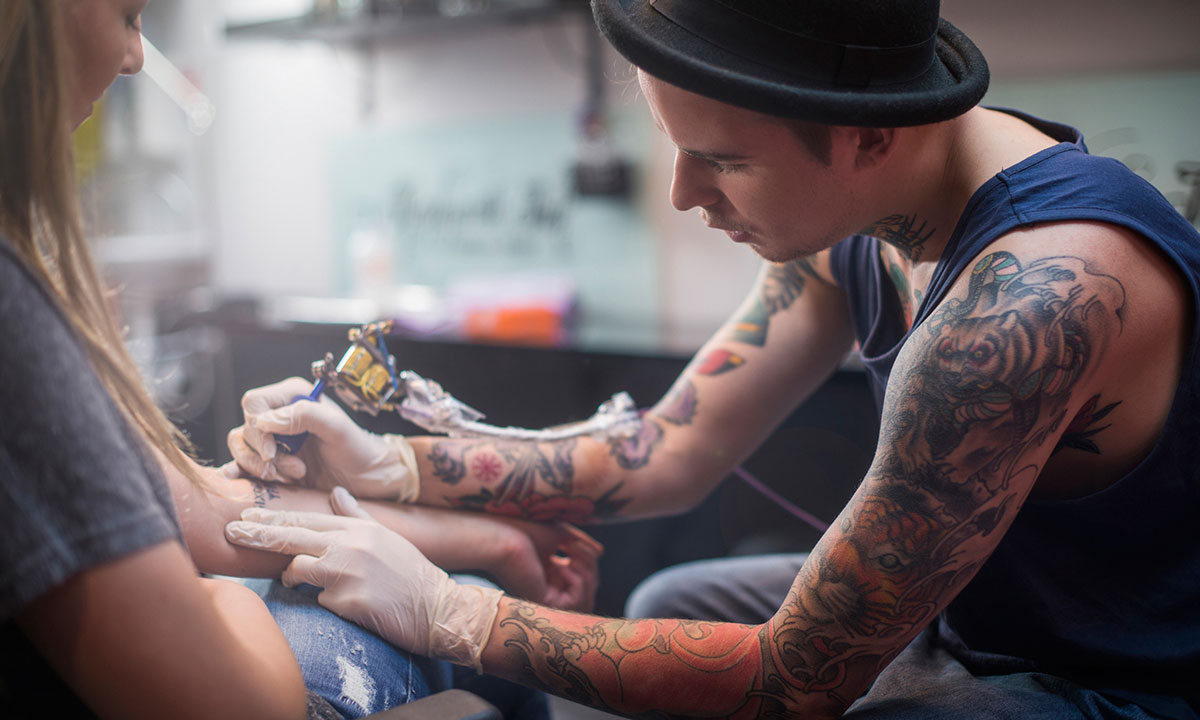 Tatuaggi in Italia: L'indagine di Groupon