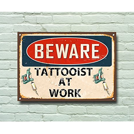 regalo per inaugurazione negozio tatuaggi cartello
