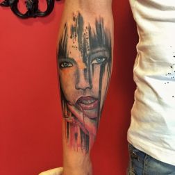 blue eyes girl-1