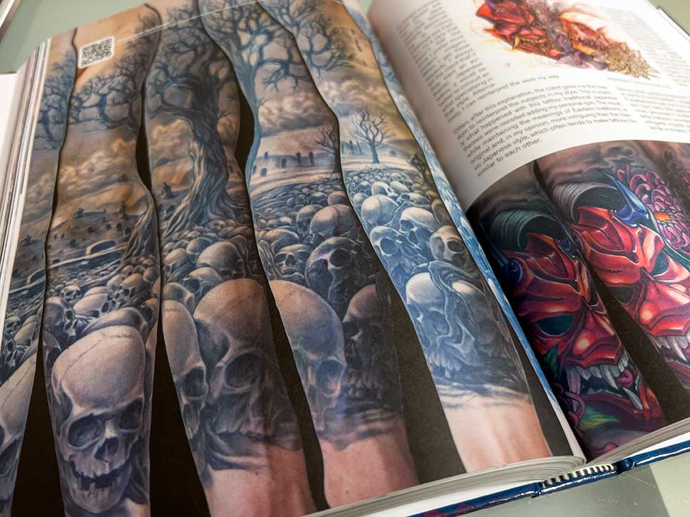 Tatuaggi biomeccanici a piena pagina nel libro di Jerry Magni