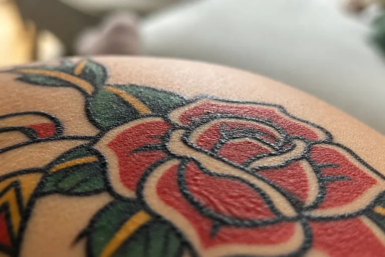 Tatuaggio in rilievo: quando è normale e quando farlo controllare